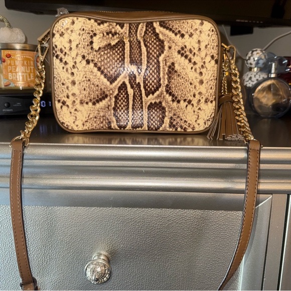 💜Michael Kors Tan Snake Print Crossbody Bag - Picture 2 of 6